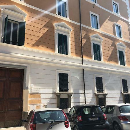Cavour Suites Guest House Рим Екстериор снимка