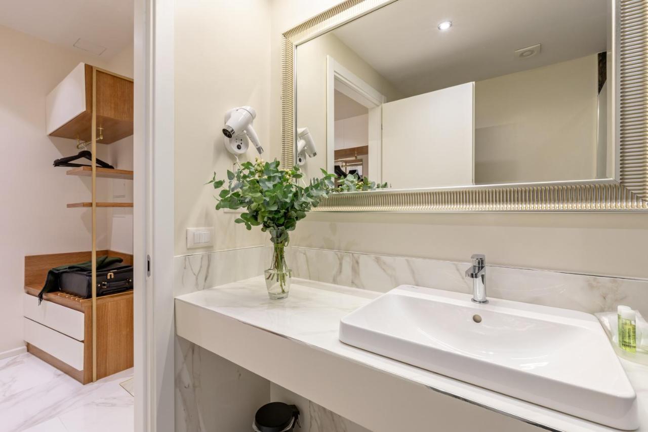 Cavour Suites Guest House Рим Екстериор снимка