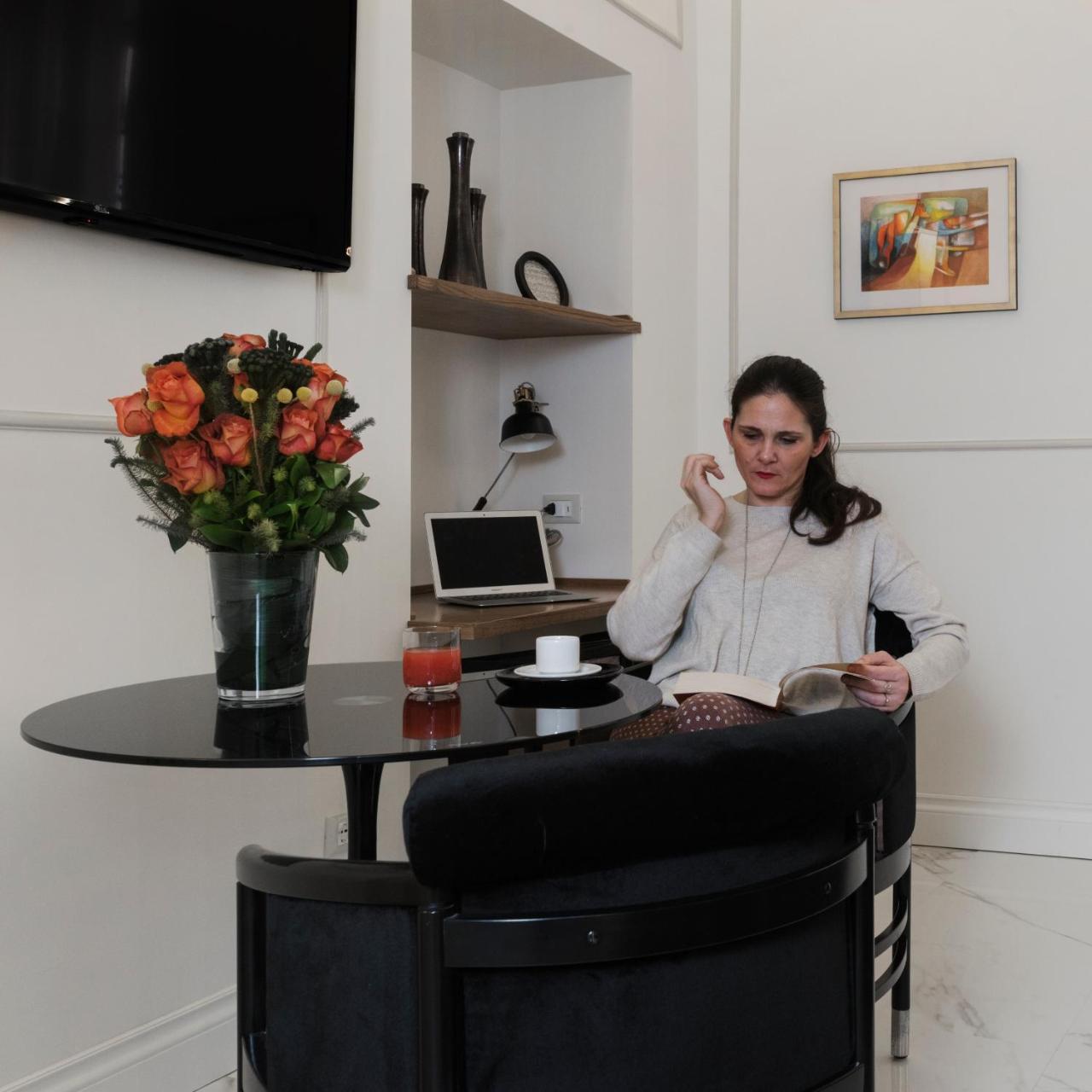 Cavour Suites Guest House Рим Екстериор снимка