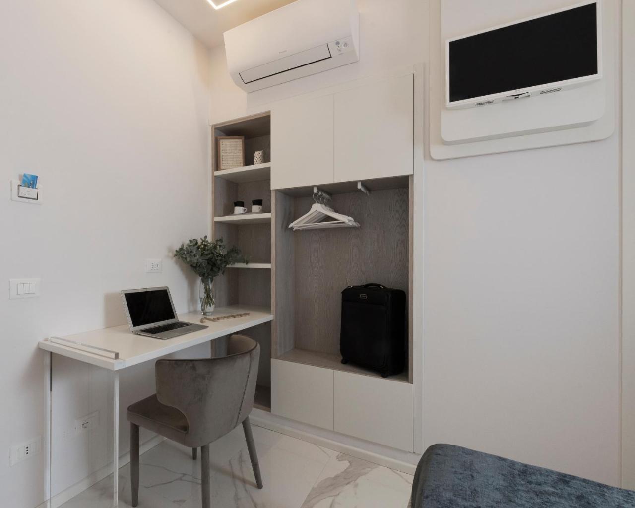 Cavour Suites Guest House Рим Екстериор снимка